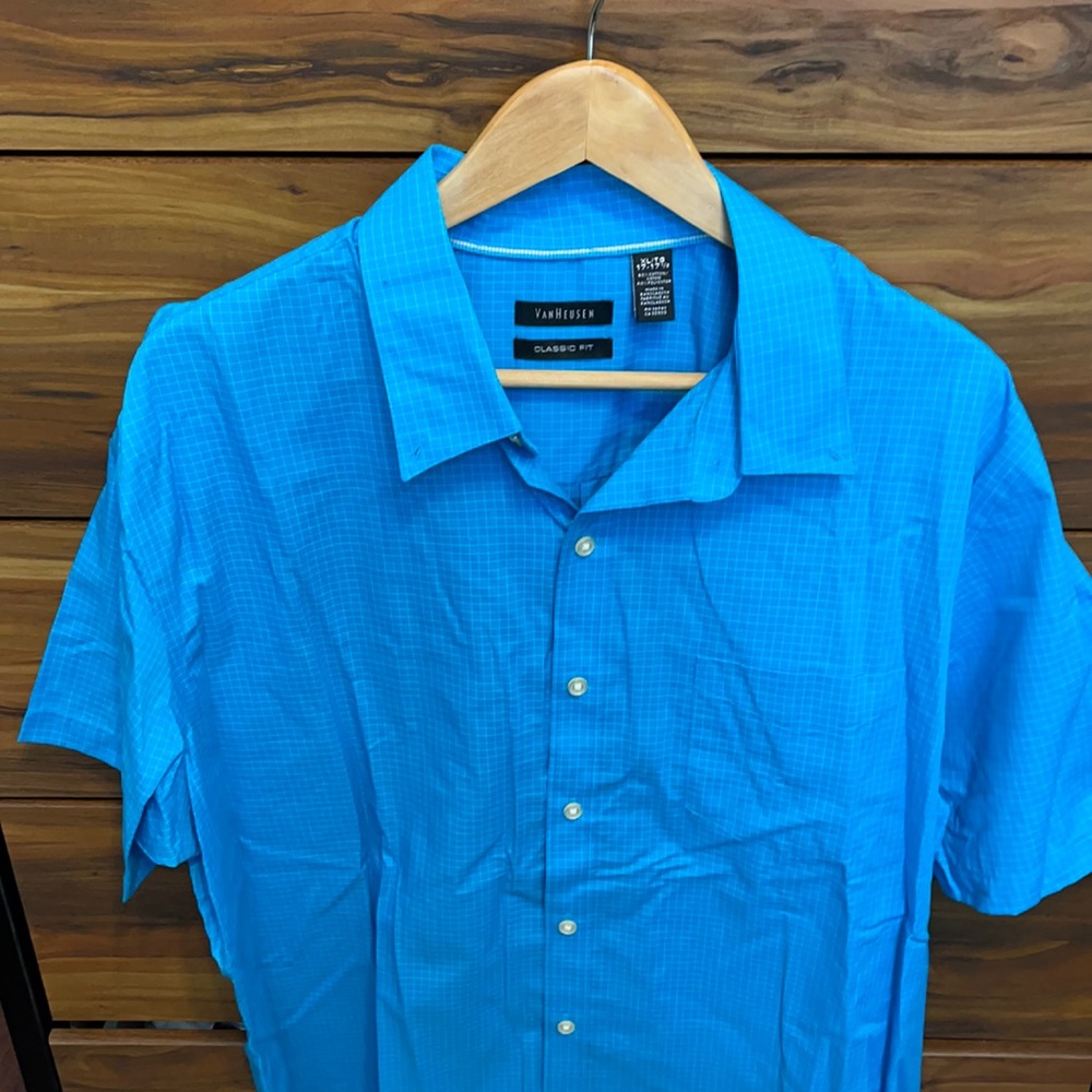 Van Heusen button up dress shirt